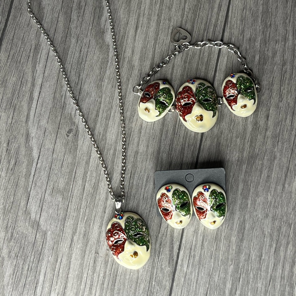 Mardi Gras Mask jewelry Elegant Cream and Red Jewelry Set